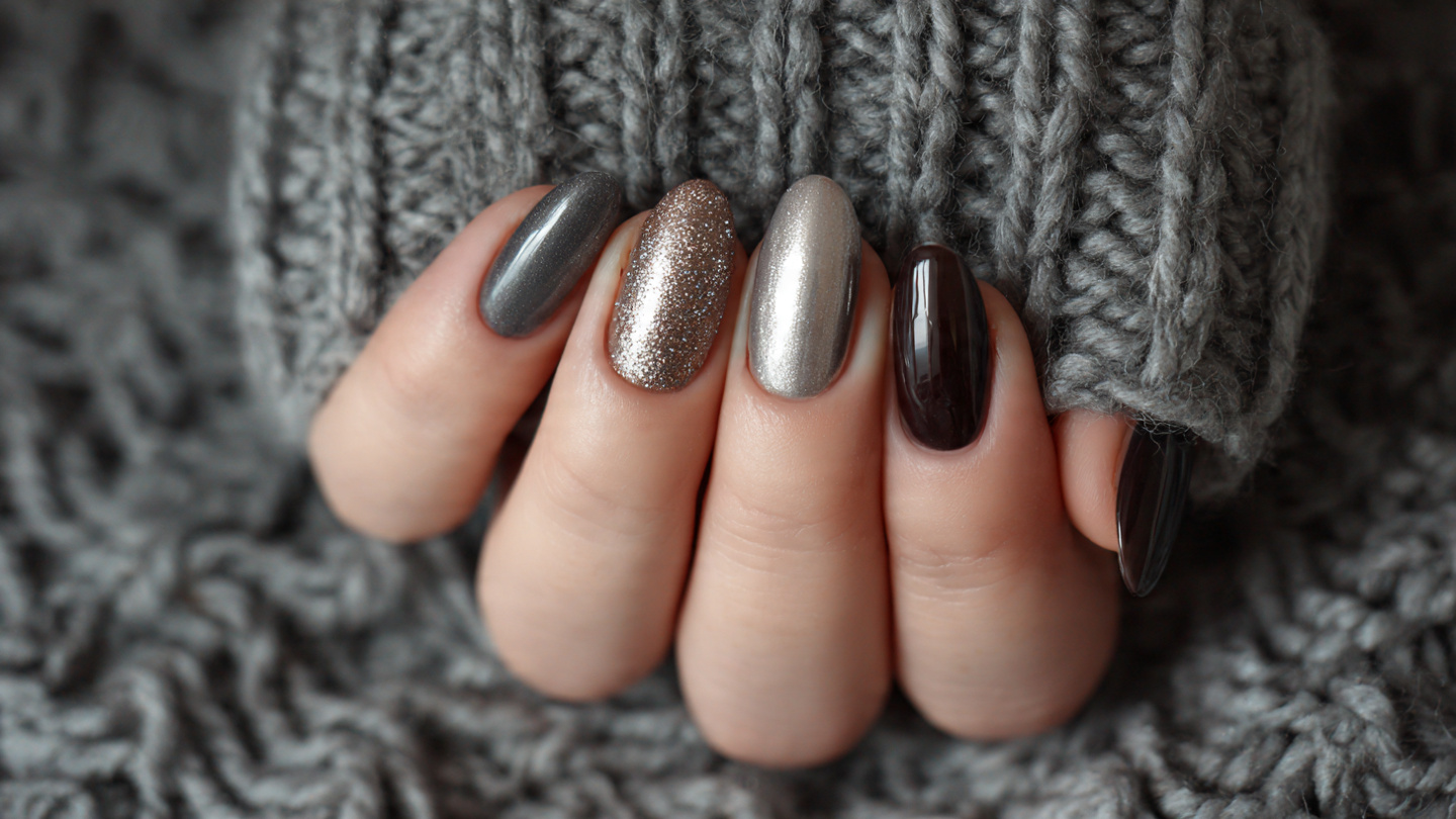 27 Early Winter Nails That Feel Cozy, Chic, and Festive 1 Early Winter Nails