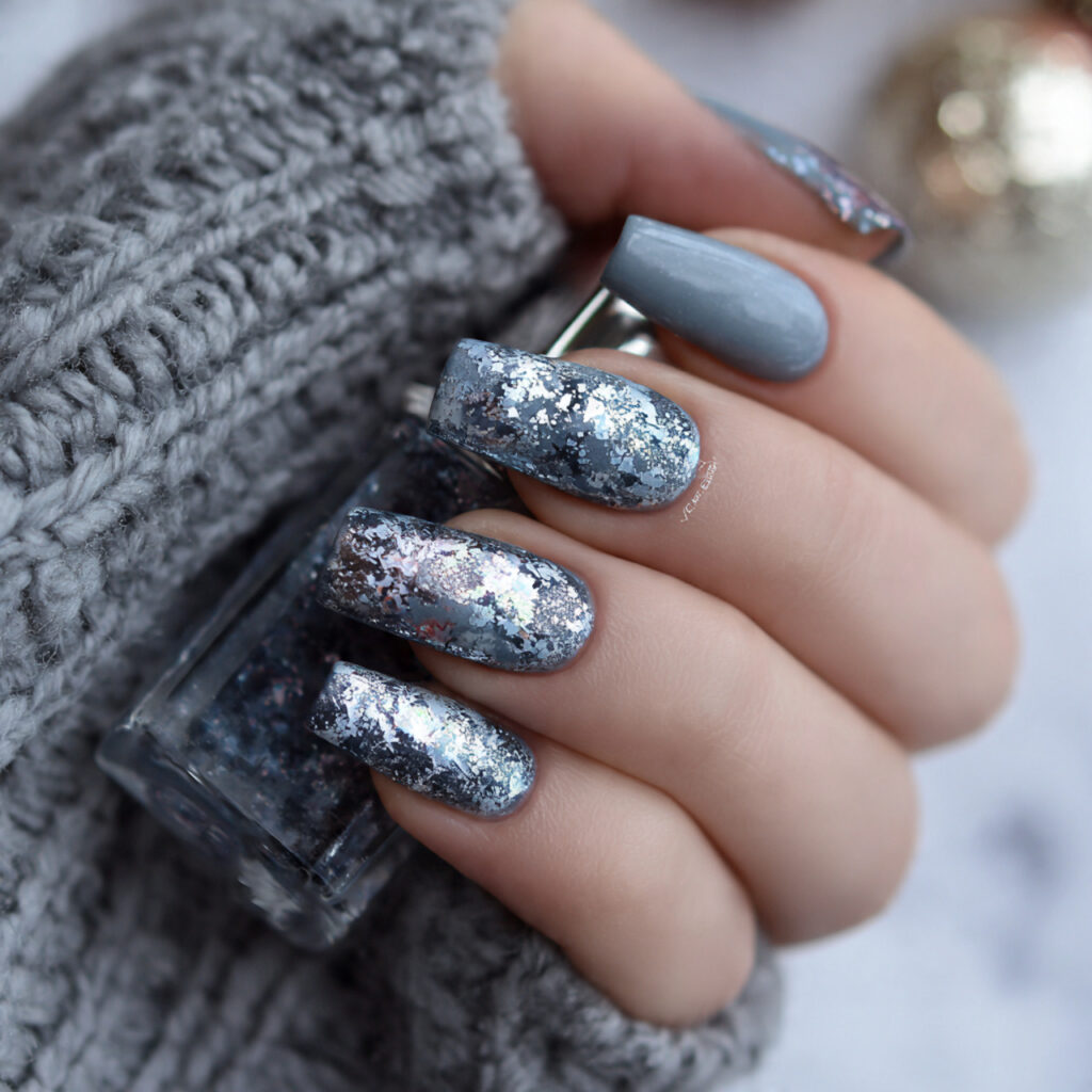 27 Gray Winter Nails That Feel Cozy, Chic, and Cool 24 icy foil glam gray winter nails